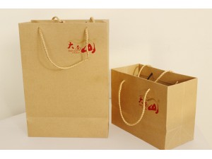 牛皮紙禮品袋，環(huán)保高檔，簡潔大方。